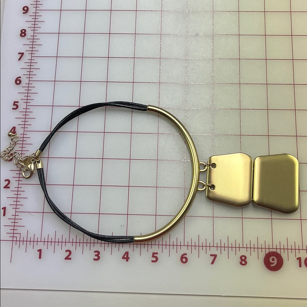 CHICO'S Gold Tone Modern Square Pendant Statement Necklace Leather Cord w Chain - Picture 10 of 10